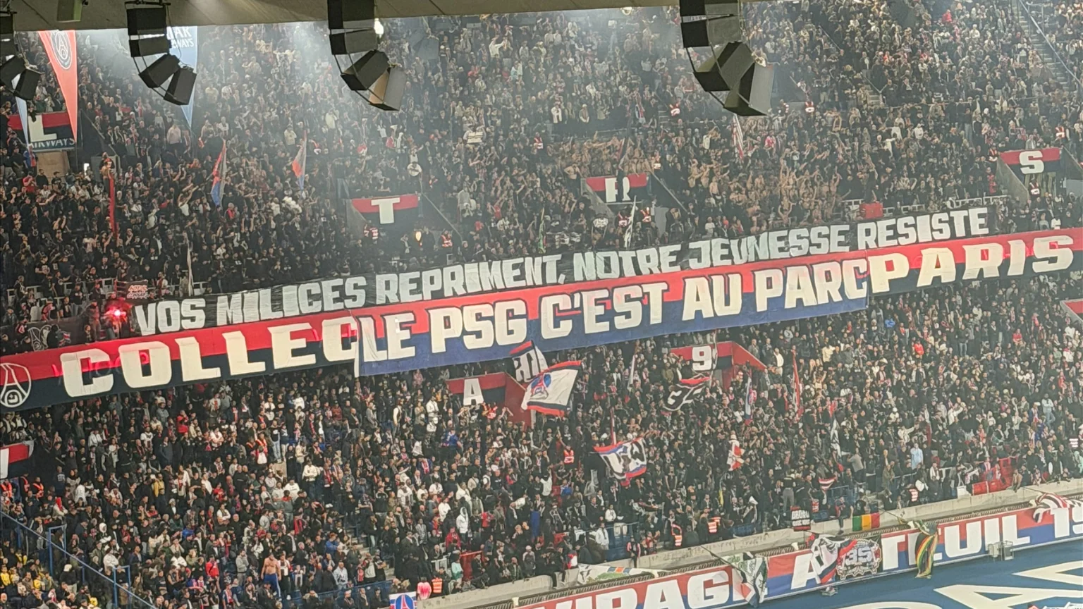 Paris ultras leave stadium after banner was censored