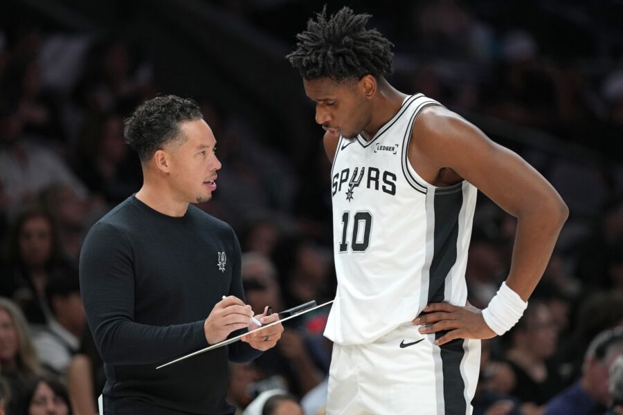 Spurs Notes: Reed, Gillespie, Lineup, Bryant
