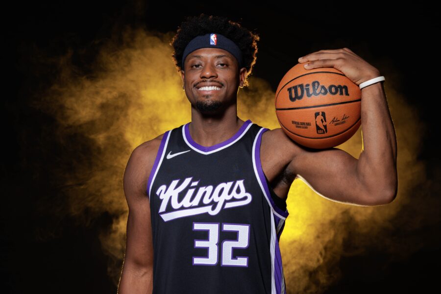 Terry Taylor and Viktor Lakhin sign camp deals with Spurs and Kings
