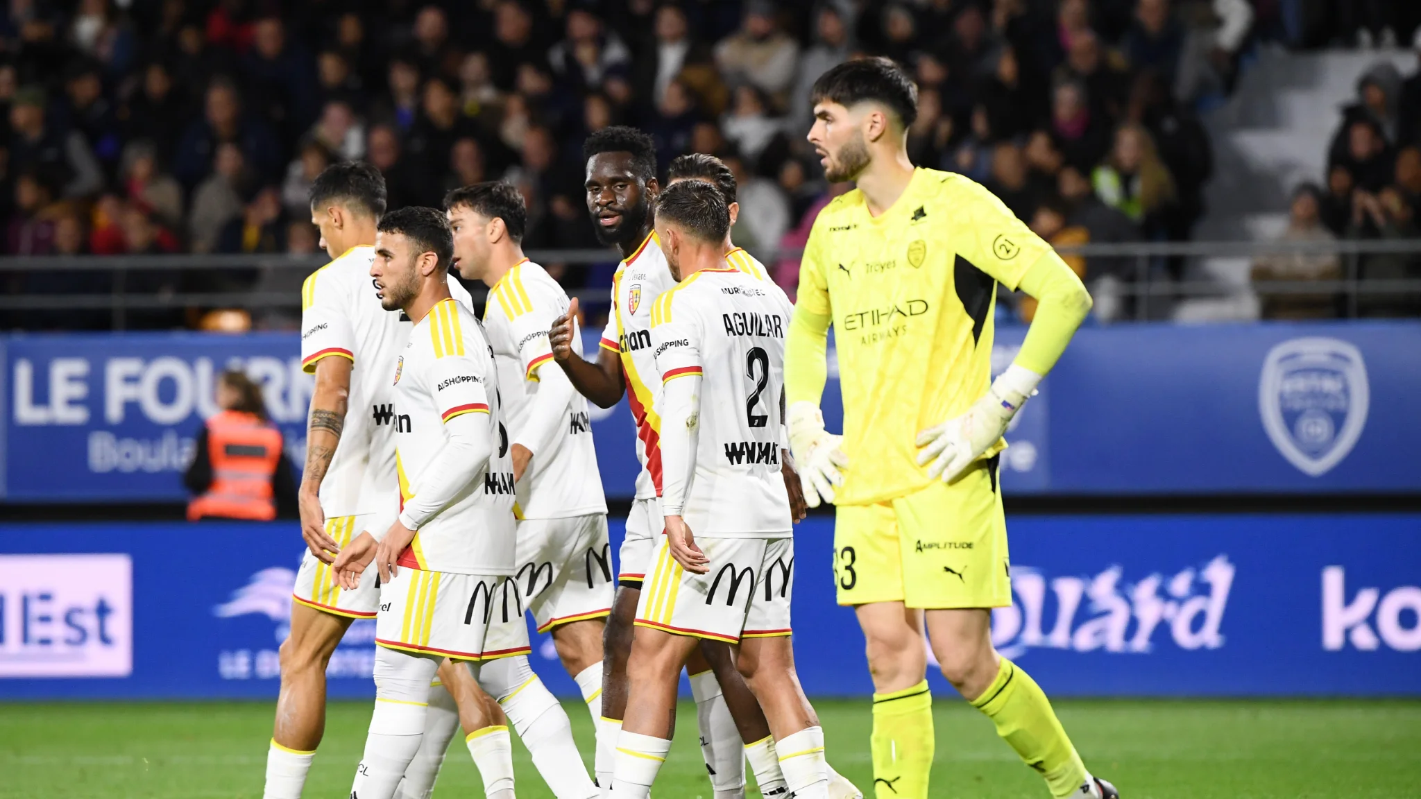 menés par un grand Thauvin, les Lensois enchaînent et plongent les Troyens dans la crise
