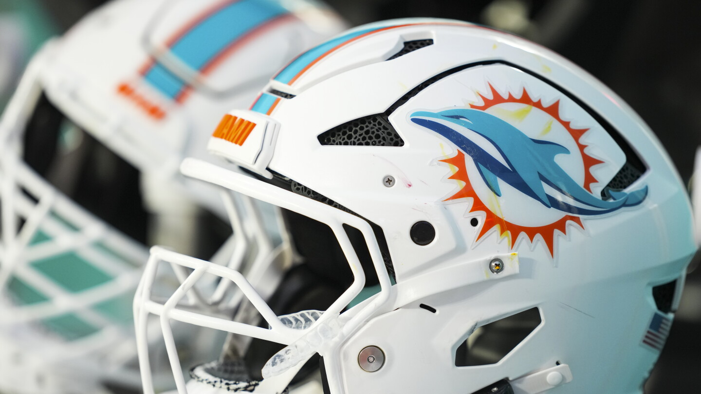 Dolphins sign RB Carlos Washington and promote DL Mazi Smith