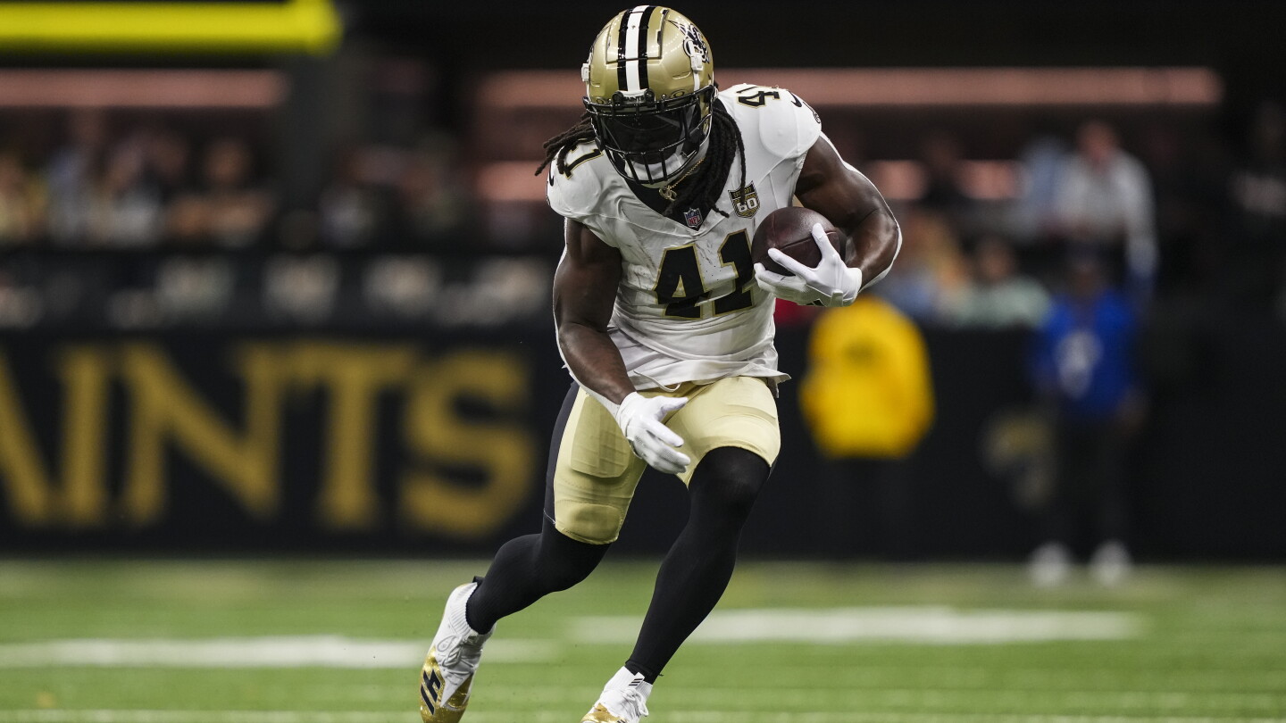 Alvin Kamara reaches 5,000 career receiving yards, puts Saints up 17-10