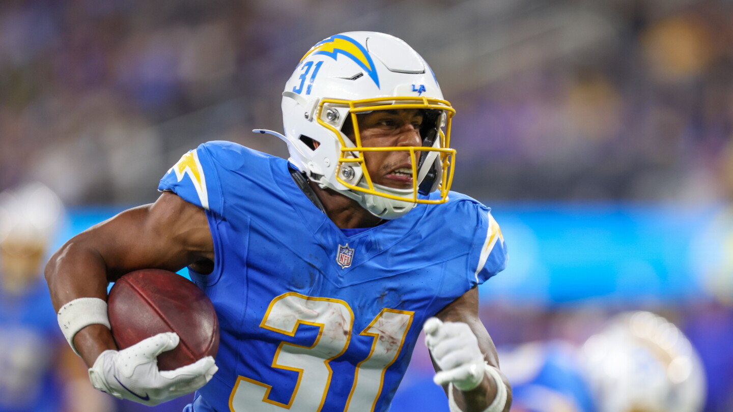 Giants sign running back Gregory Desrosiers from Chargers practice squad