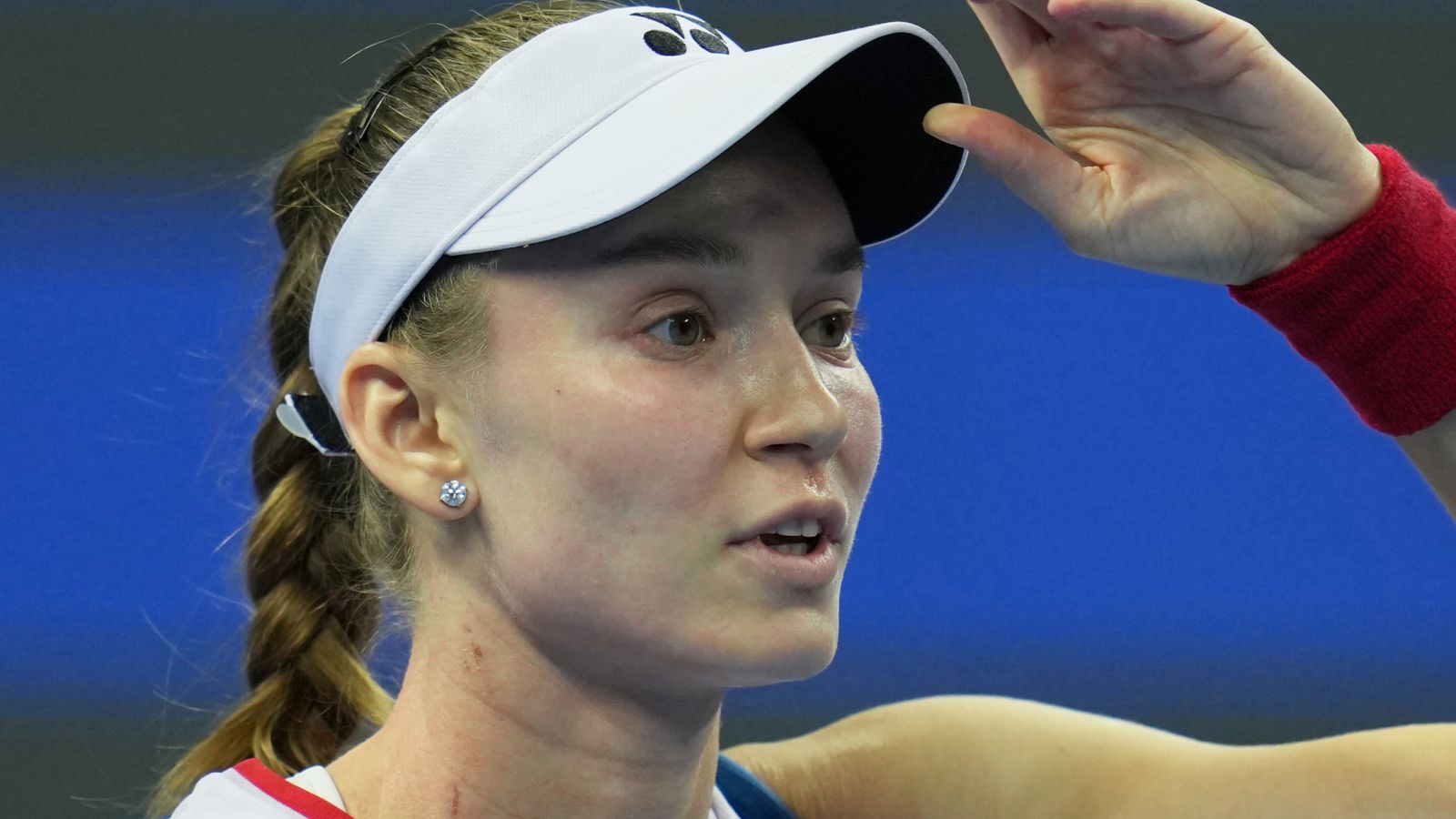 Elena Rybakina beats Leylah Fernandez in straight sets to defend Ningbo Open title