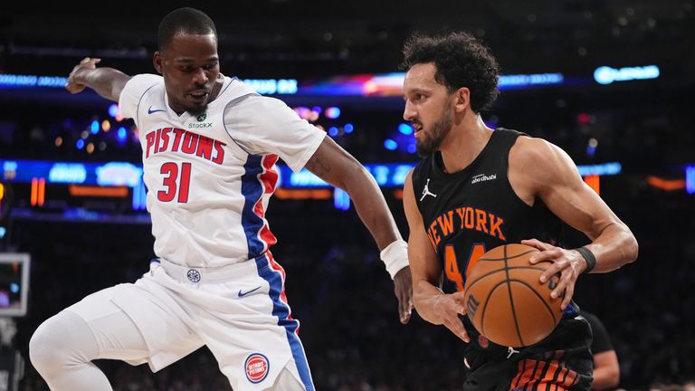 Javonte Green defending Landry Shamet (AP Photo/Frank Franklin II)